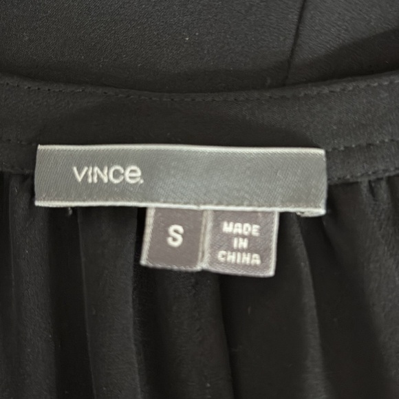 Vince 100% Silk Cap Sleeve Split Neck Sheer Tunic Length Blouse in Black - Small - Picture 6 of 8